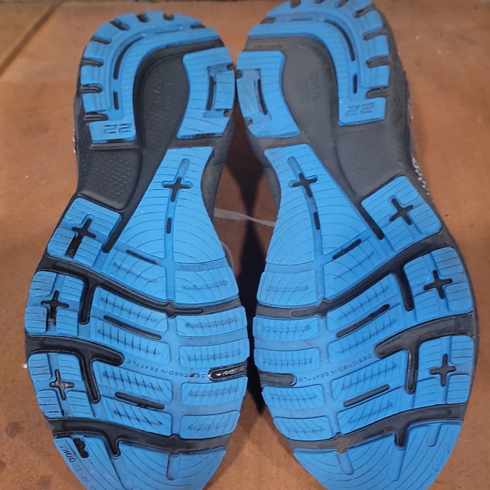 Men's Gray and Blue Brooks Shoes - Picture 3 of 5